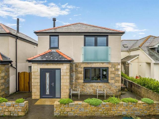 House for sale in Rosudgeon, Cornwall