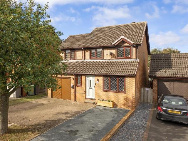 House for sale in West Chevin, Guiseley