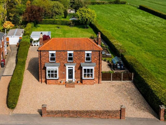 House for sale in Fields End, North Lincolnshire