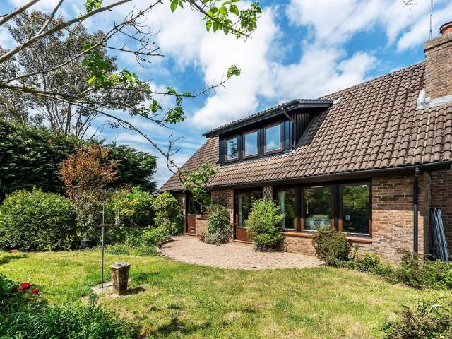 House for sale in The Butts, Kent