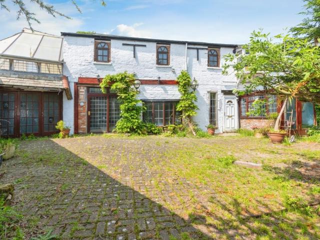 House for sale in Dale Hill, Essex