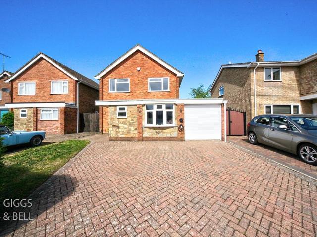House for sale in Spring Park, Luton