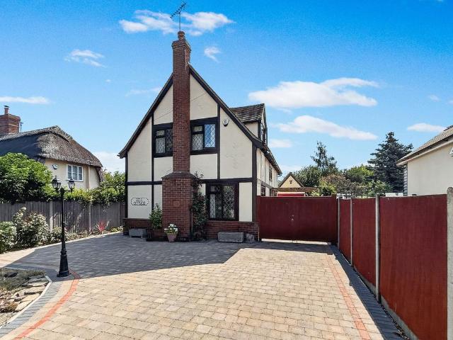 House for sale in Chipping Hill, Essex