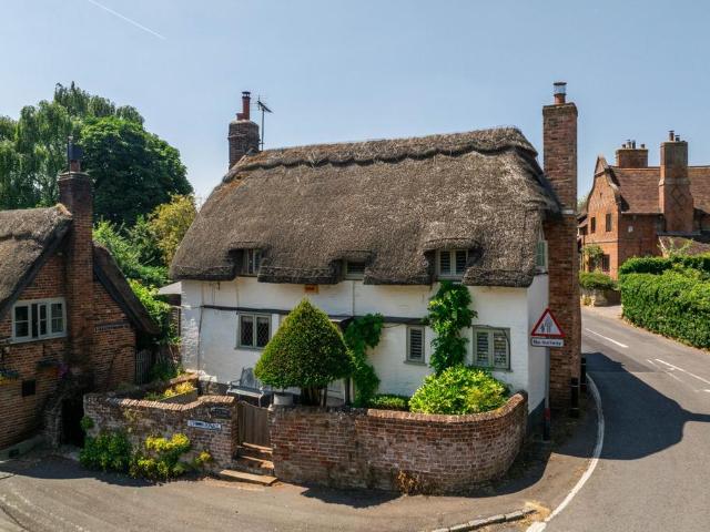 House for sale in Weedon, Buckinghamshire