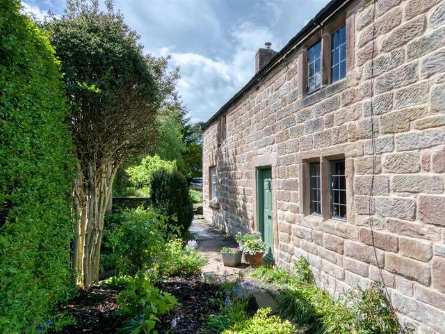 House for sale in Froggatt, East Midlands