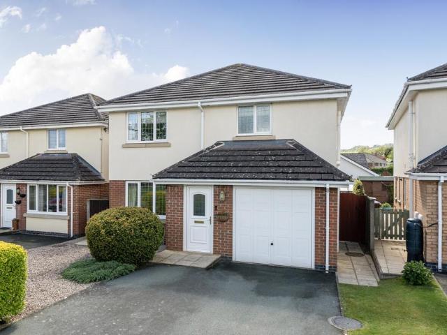 House for sale in Weston Rhyn, Shropshire