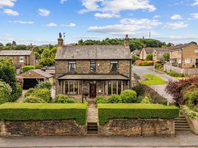 House for sale in Slack Side, West Yorkshire