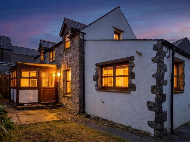 House for sale in Monkton, Pembroke