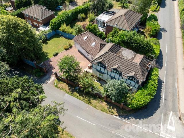 House for sale in Bromsgrove, Worcestershire