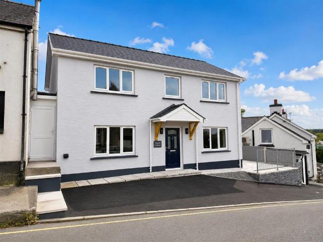 House for sale in Llanybydder, Wales