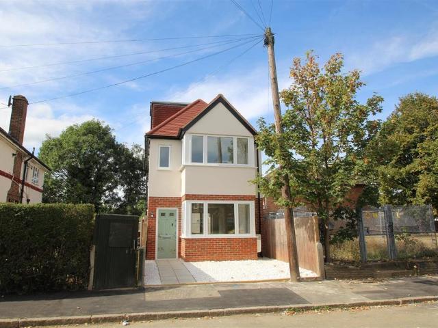 House for sale in London Borough of Hounslow, Feltham