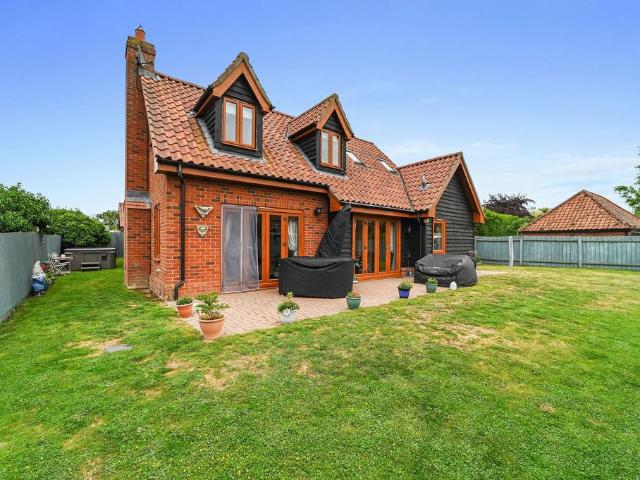 House for sale in Eyke, Eastbridge