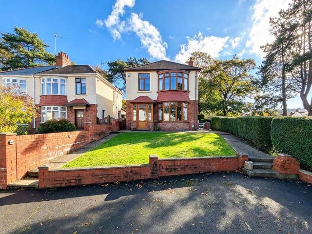 House for sale in Cimla, Neath