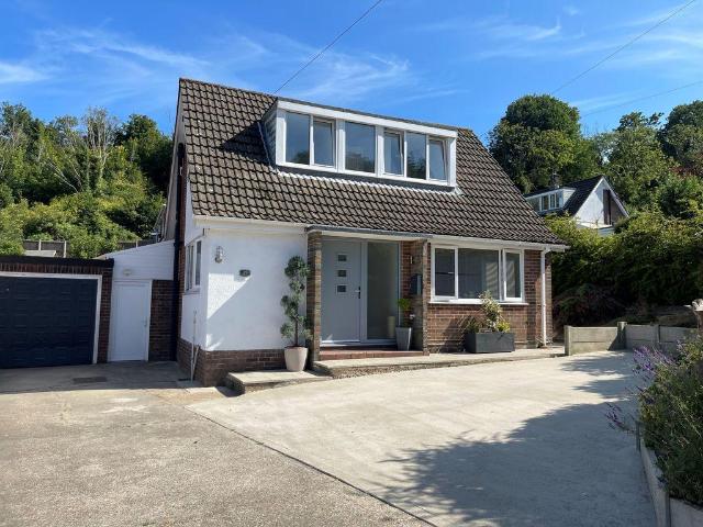 House for sale in River, Ash