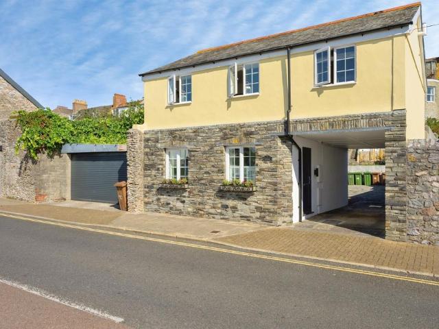 House for sale in Stonehouse, Plymouth
