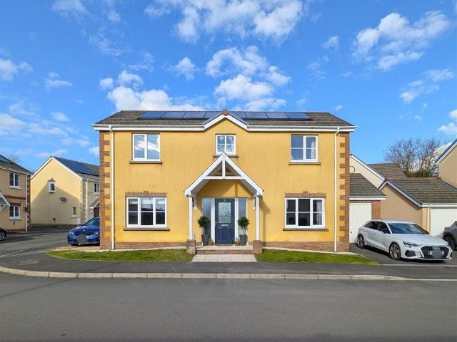 House for sale in Llannon, Wales
