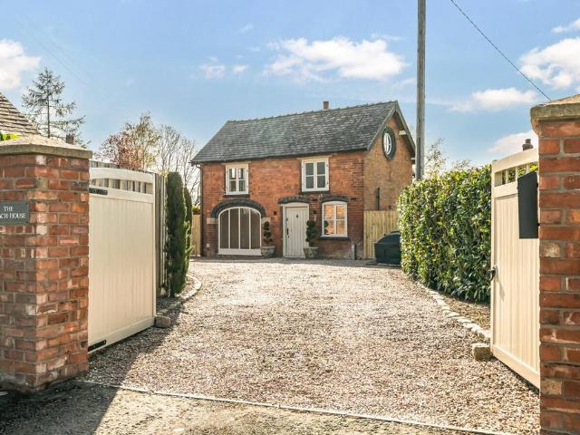 House for sale in Welshpool, Wales