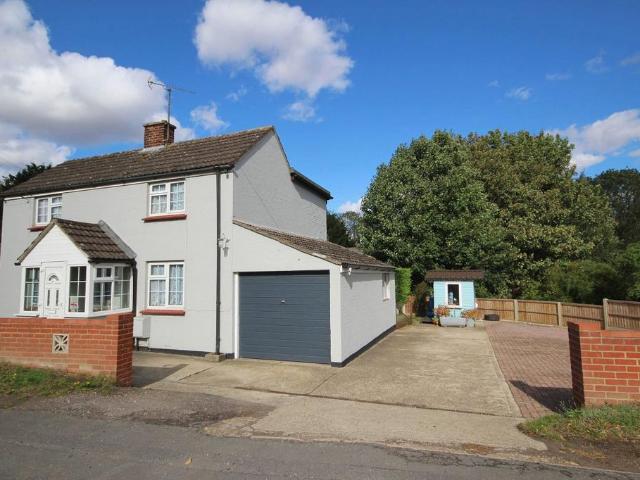 House for sale in Chipping Hill, Essex