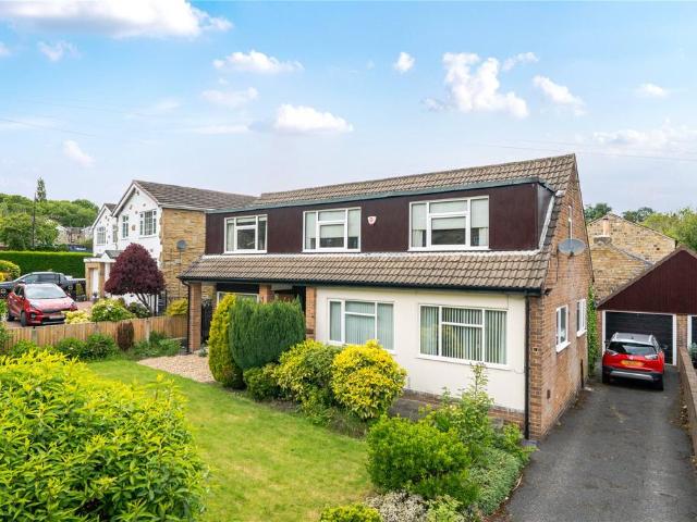 House for sale in Farsley, West Yorkshire