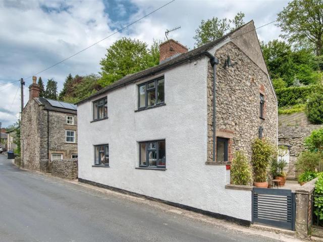 House for sale in Froggatt, East Midlands