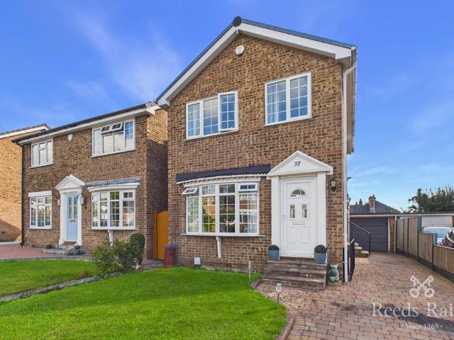 House for sale in Oulton, West Yorkshire