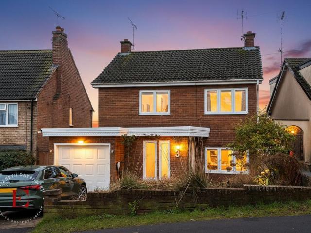 House for sale in Mill End, Green Close