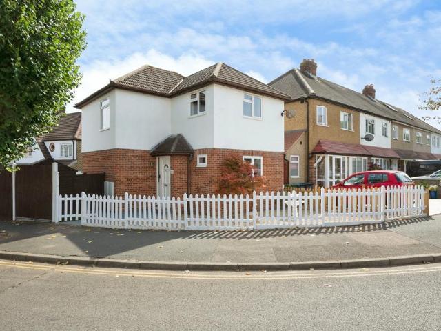 House for sale in Chessington, Greater London