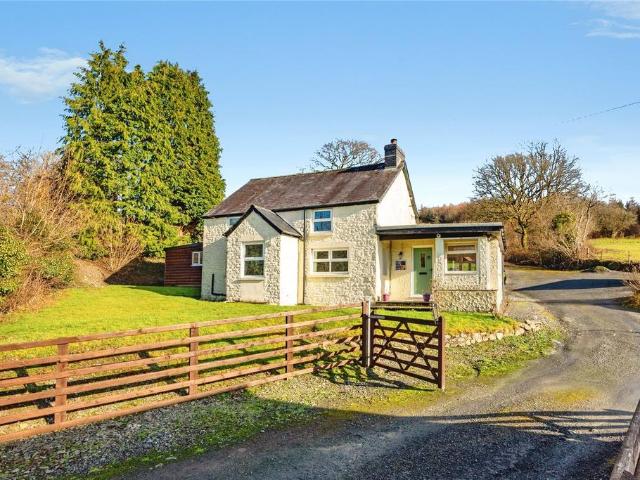 House for sale in Llanfair-ar-y-Bryn, Wales