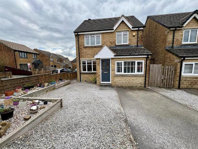 House for sale in Queensbury, West Yorkshire