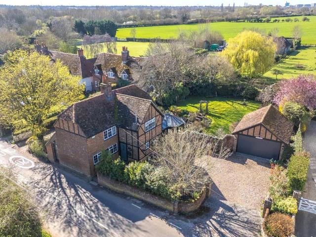 House for sale in Playhatch, South Oxfordshire