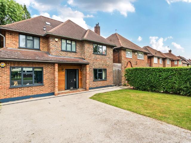 House for sale in Pinner, Greater London