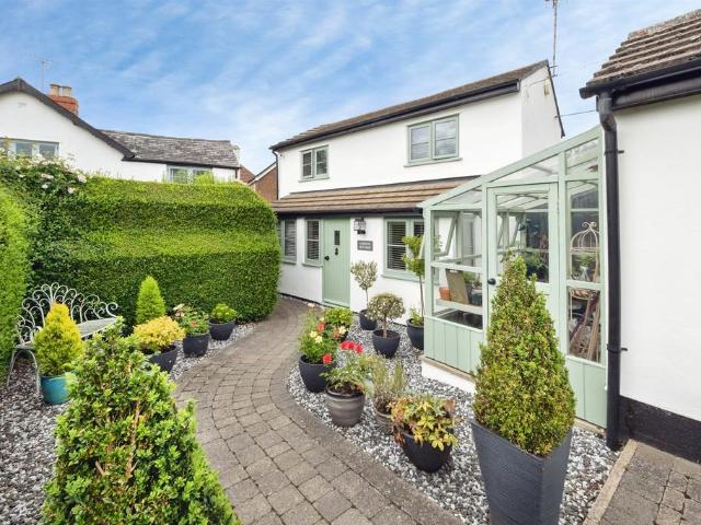 House for sale in Steeple Claydon, Buckinghamshire