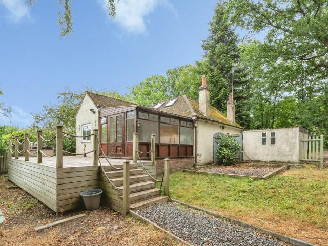 House for sale in Box Hill Village, Pachesham Park