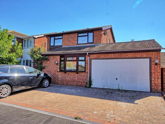 House for sale in Kings Hill, Colliers End