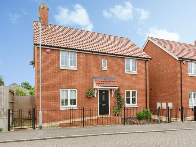 House for sale in Henlow, Bedfordshire