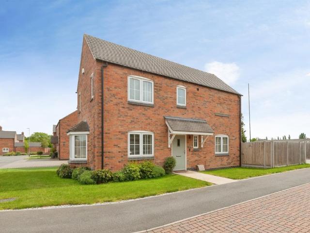House for sale in Whetstone, Pinfold