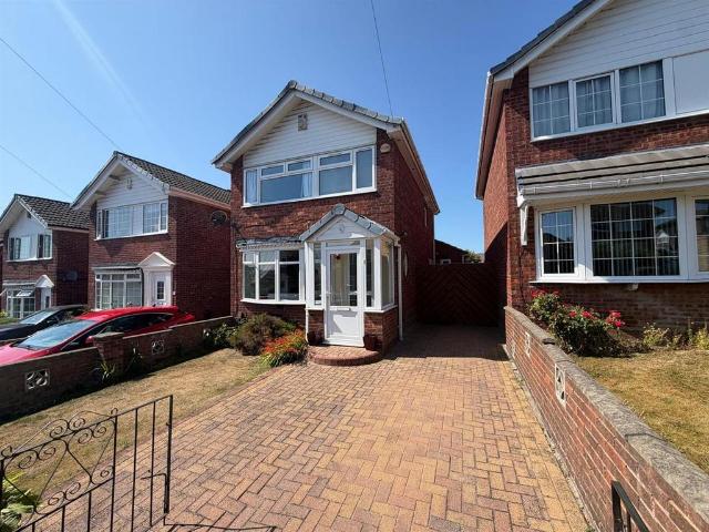 House for sale in Farnley, West Yorkshire