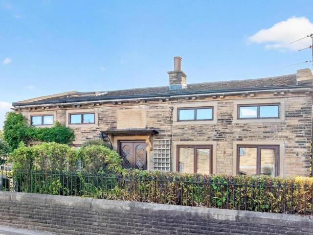 House for sale in Farsley, West Yorkshire
