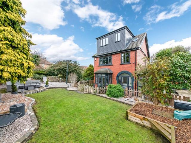 House for sale in Wrenthorpe, West Yorkshire