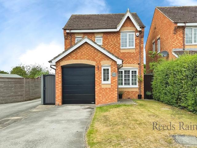 House for sale in Hut Green, Eggborough