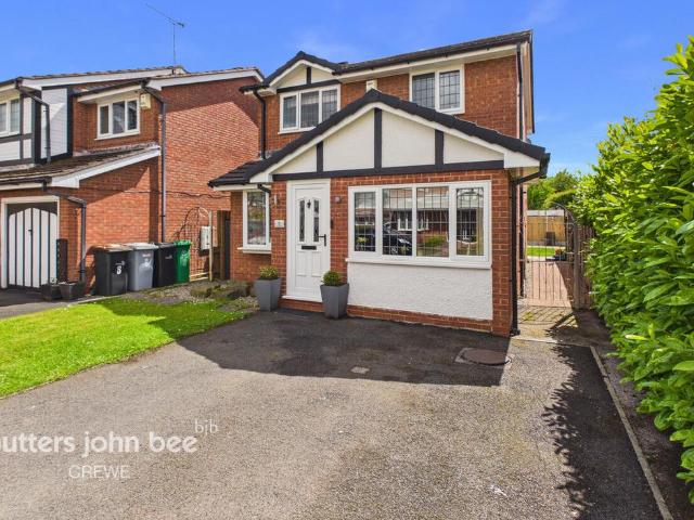 House for sale in Leighton