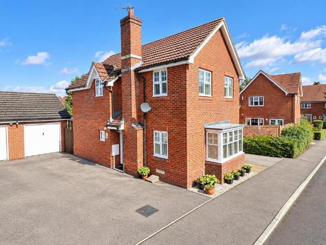 House for sale in North Warnborough, Hart