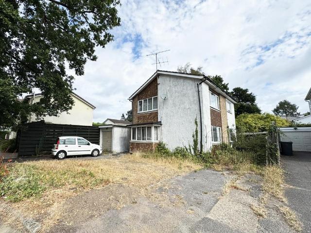 House for sale in Heol-las, Surrey