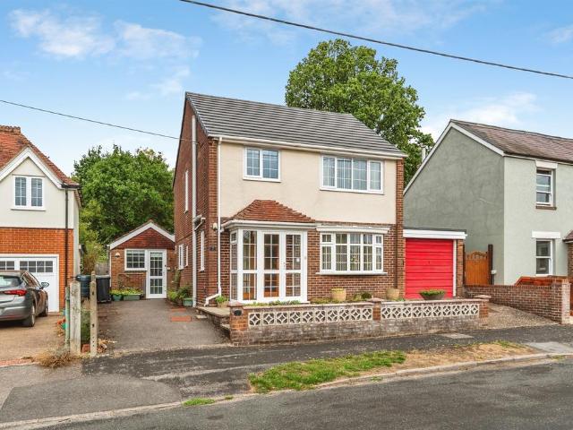 House for sale in Foxhills, New Forest