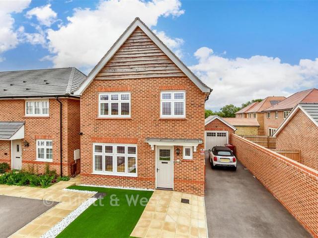 House for sale in Littlecote, West Sussex