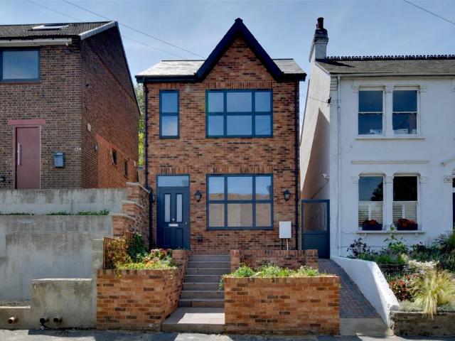 House for sale in East Greenwich, Greater London