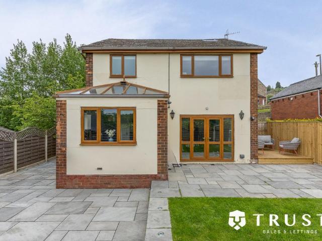 House for sale in Hanging Heaton, Batley