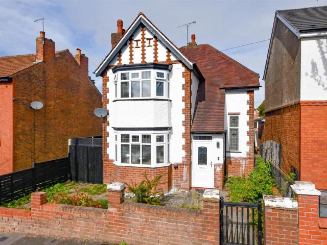 House for sale in Goldthorn Hill, Wolverhampton