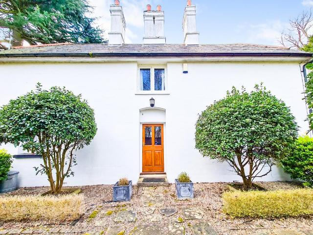 House for sale in Lower Halliford, Surrey