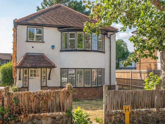 House for sale in Woodcote, Epsom